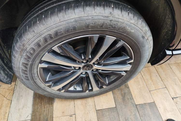 Used Toyota Venza 2023 2.0L CVT Two-Wheel Drive Luxury Edition Exterior 5