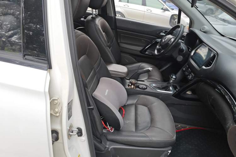 Used GAC Trumpchi GS4 2017 200T G-DCT Two-Wheel Drive Elite Edition Right Front Seat