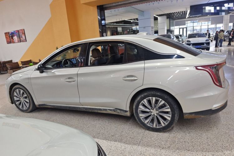 Used Hongqi E-QM5 2022 431 km Charge & Enjoy Edition