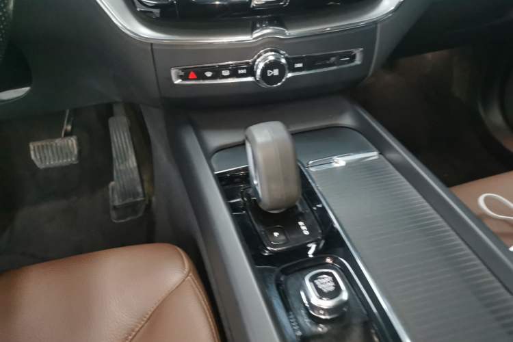 Used Volvo XC60 2022 B5 4x4 Zhiyi Luxury Edition
