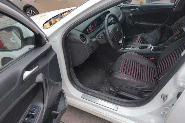 Used MG 6 2015 Hatchback 1.8L 90th Anniversary Track Champion Edition Automatic Comfort Model
