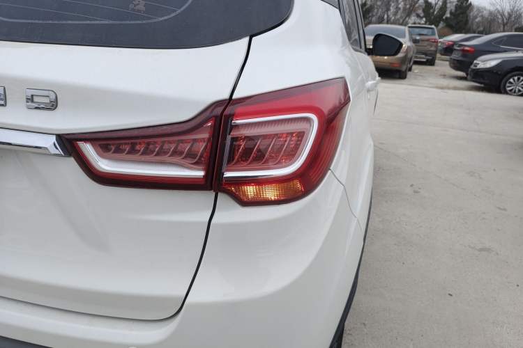 Used Land X2 2017 1.6L Manual Sharp Edition
