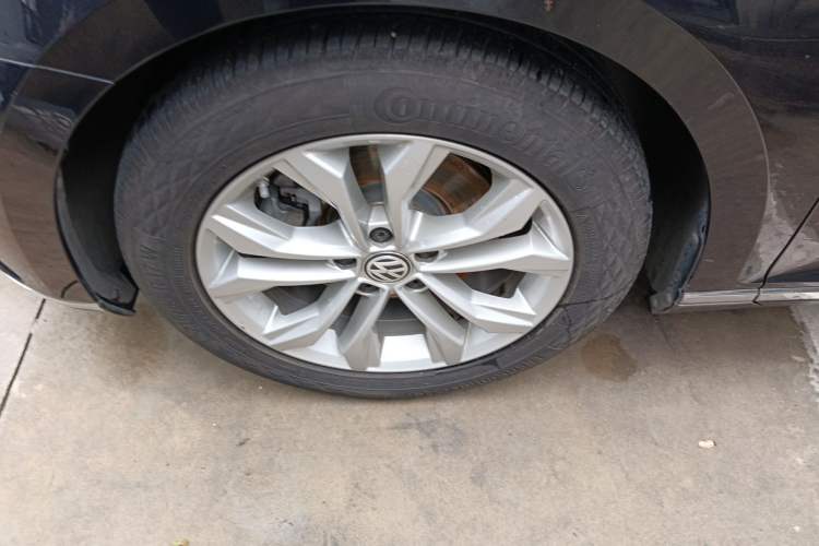 Used Volkswagen Magotan 2019 330TSI DSG Luxury Version China VI Standard Left Front Wheel Hub
