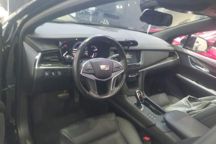 Used Cadillac XT5 2018 28E Four-Wheel Drive Tech Version