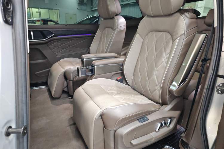 Used Volkswagen Viloran 2023 380TSI Prestige Edition Left Rear Seat