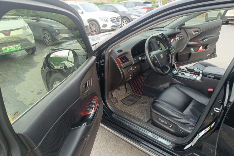 Used Toyota Crown 2011 2.5L Royal Special Edition with Leather and Sunroof Driver Seat