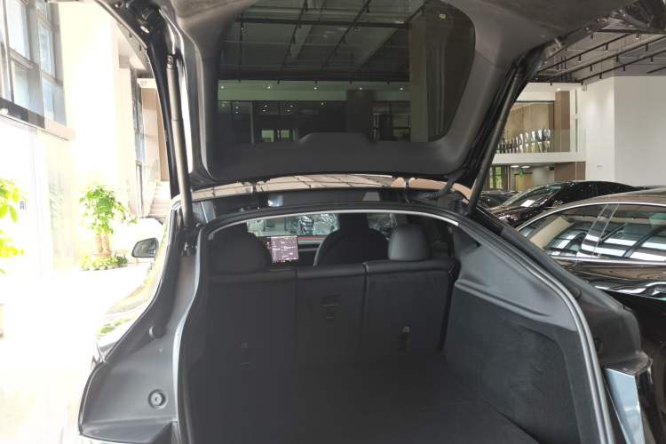 Used Tesla Model Y 2025 Rear-Wheel-Drive Version
