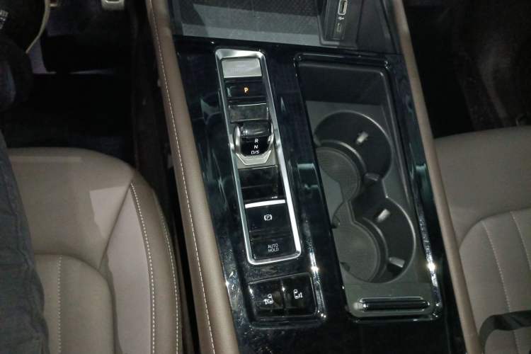 Used Volkswagen Viloran 2024 380TSI Luxury Edition Gear Lever