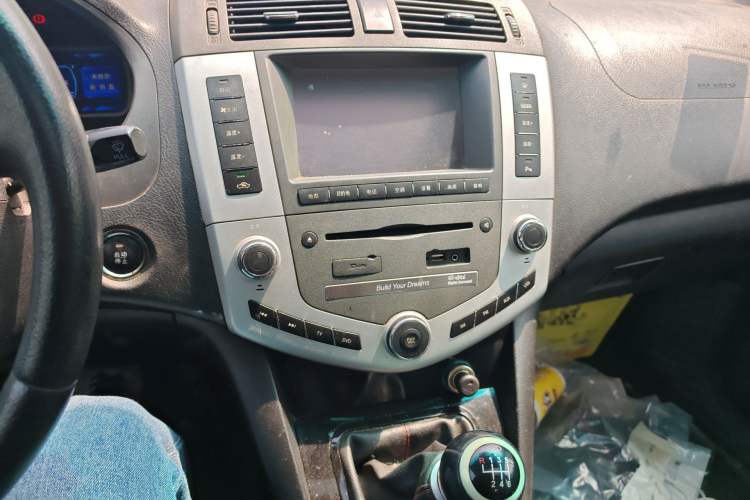 Used BYD S6 2014 1.5TI Manual Luxury 5-Seater Audio And AC Panel