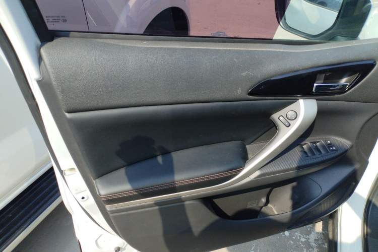 Used Mitsubishi Eclipse Cross 2019 1.5T CVT Two-Wheel Drive Dream Edition China VI Standard
