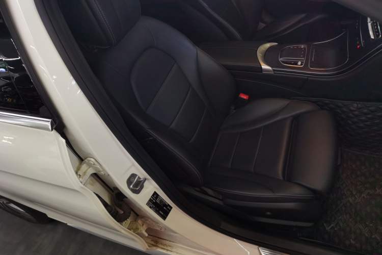 Used Mercedes-Benz C-Class 2021 C 200 L Fashion Edition Sport Version Right Front Seat