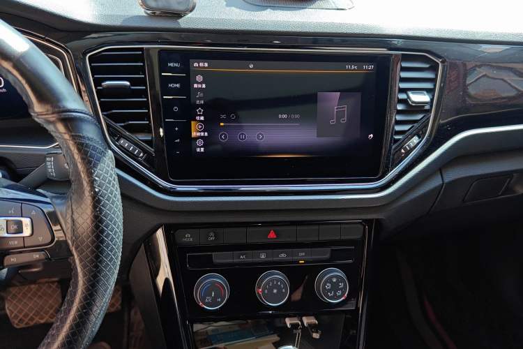 Used Volkswagen T-ROC 2021 280TSI DSG Two-Wheel Drive Comfort Connect Edition Audio And AC Panel