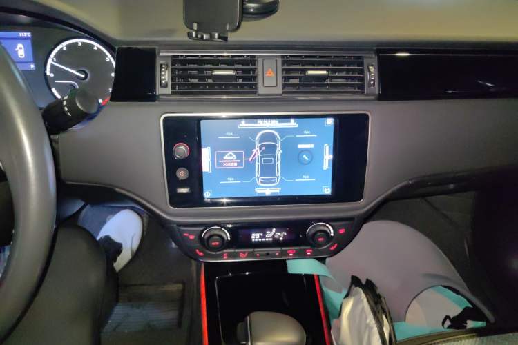 Used Qoros 3 2016 Urban SUV 1.6T Automatic ZhiZhen Model Audio And AC Panel