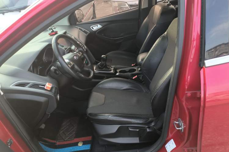 Used Ford Focus 2012 Hatchback 1.6L Manual Fashion Edition
