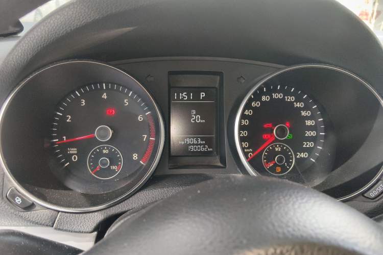 Used Volkswagen Golf 2011 1.6L Automatic Fashion Edition Instrument Cluster