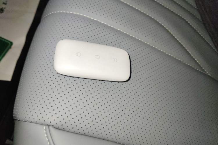 Used Geely Galaxy E8 2024 665 km Range Rear-Drive Starship Long-Range Version
