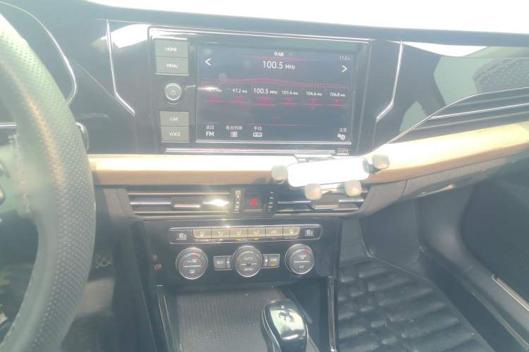 Used Volkswagen Passat 2019 330TSI Luxury Edition China VI Standard Audio And AC Panel