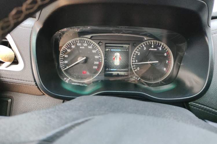 Used SWM X7 2018 1.8L Manual Luxury Connected Version 7 Seats Odometer Close Up