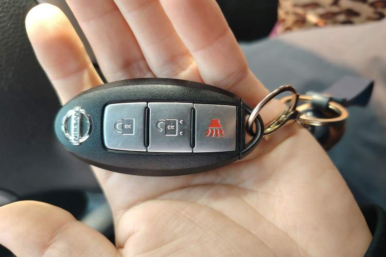 Used Nissan Tiida 2013 1.6L CVT Cool Cafe Edition