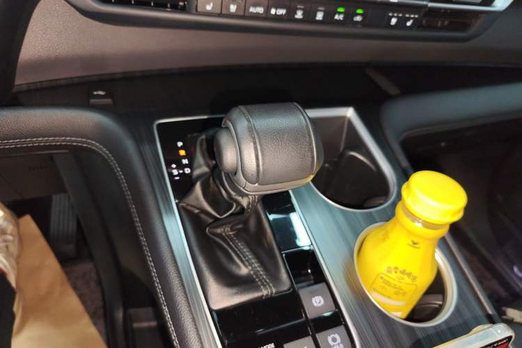 Used Toyota SIENNA 2023 2.5L Hybrid Deluxe Edition Gear Lever