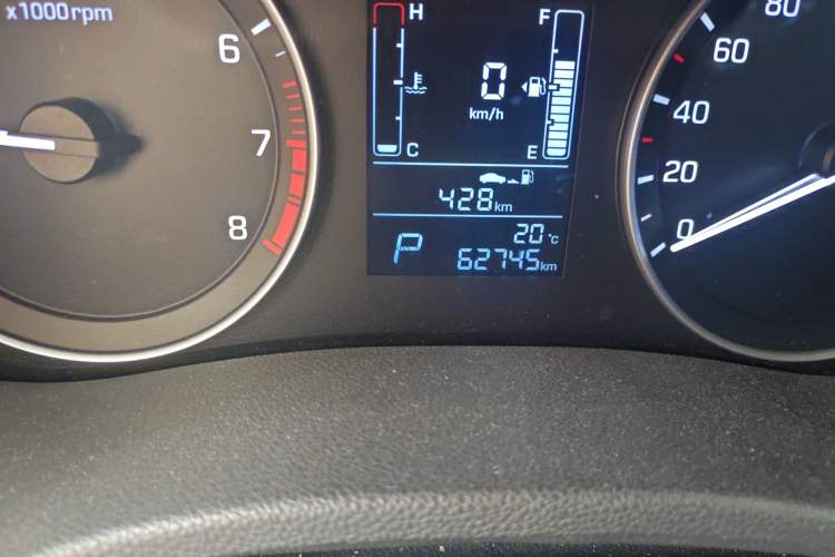 Used Hyundai ix25 2015 1.6L Automatic Two-Wheel-Drive Deluxe DLX Model Odometer Close Up