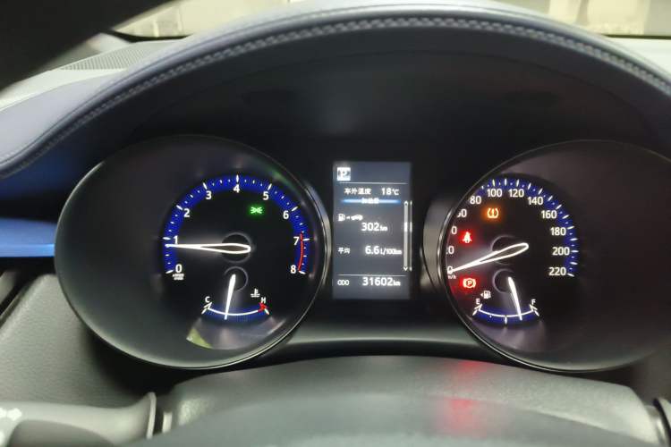 Used Toyota C-HR 2018 2.0L Leading with Sunroof China VI Standard
