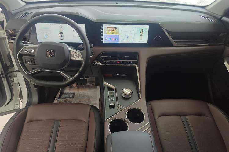 Used SOL X8 PLUS 2023 1.5 TGDI DCT Smart Edition 7-Seater
