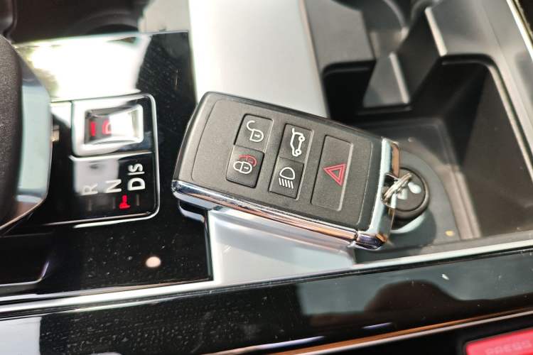 Used Land Rover Range Velar 2022 250 PS Sparkling Heritage Edition Vehicle Key