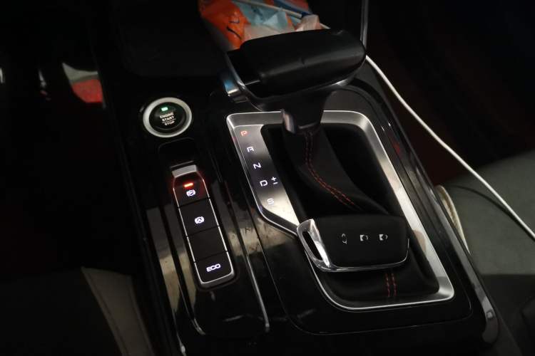 Used Baojun RC-6 2019 1.5T CVT 24-Hour Online Prestige Edition Gear Lever