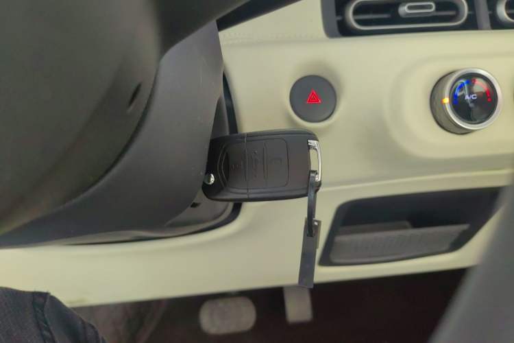 Used Wuling Zhiguang New Energy 2025 Comfort Model Vehicle Key