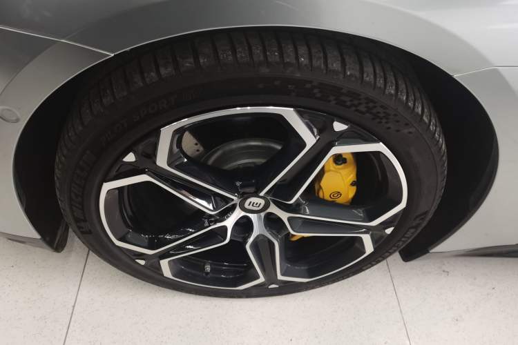 Used Xiaomi Auto SU7 2024 Four-Wheel Drive Ultra-Long Range Advanced Intelligent Driving Max Edition Exterior 4