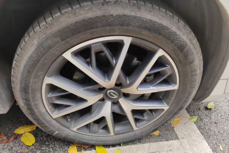 Used GAC Trumpchi GS8 2022 Dual-Engine Series 2.0TM Two-Wheel Drive Prestige Edition (7 Seats) Right Front Wheel Hub