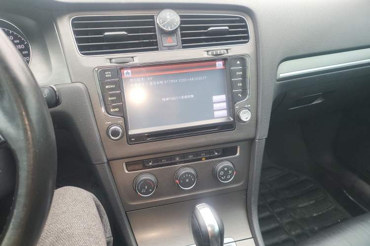 Used Volkswagen Golf 2016 230TSI Automatic Luxury Version Audio And AC Panel