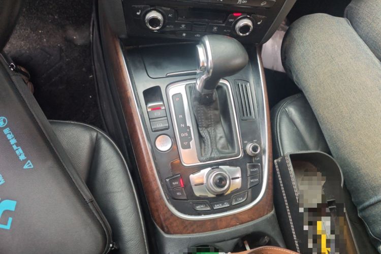 Used Audi Q5 2013 40 TFSI Comfort Edition Gear Lever