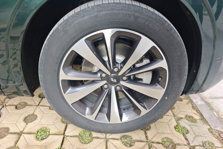 Used Li Auto ONE 2021 Extended-Range 6-Seater Version Right Front Wheel Hub