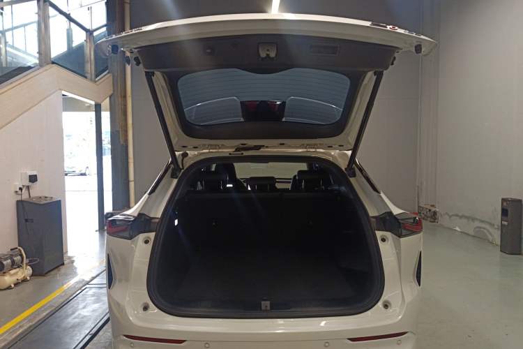 Used CHANGAN OSHAN Z6 New Energy 2022 Blue Whale iDD 150KM Flagship PLUS Smart Parking Edition Trunk