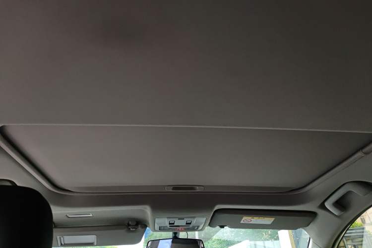 Used Toyota RAV4 2016 2.0L CVT Two-Wheel Drive Fashion Edition China V Standard Headliner