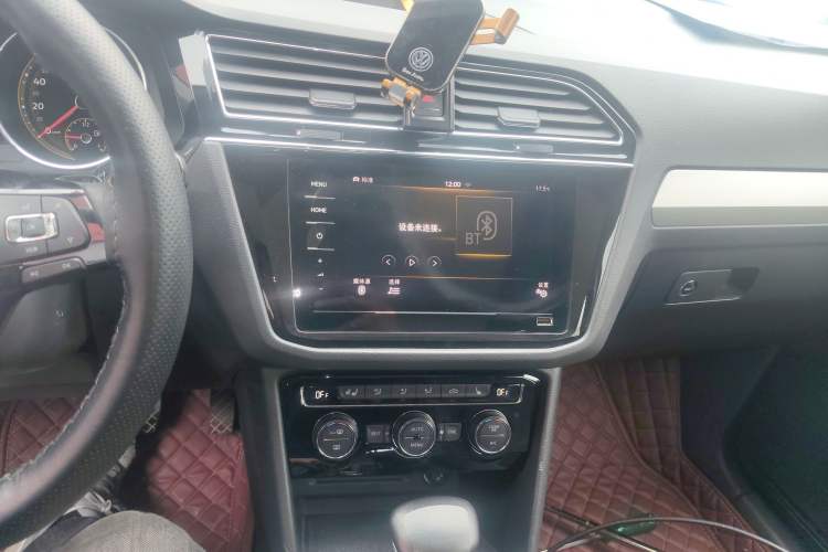 Used Volkswagen Tiguan L 2019 380TSI Automatic All-Wheel Drive Luxury Edition with 7 Seats China VI Standard Audio And AC Panel