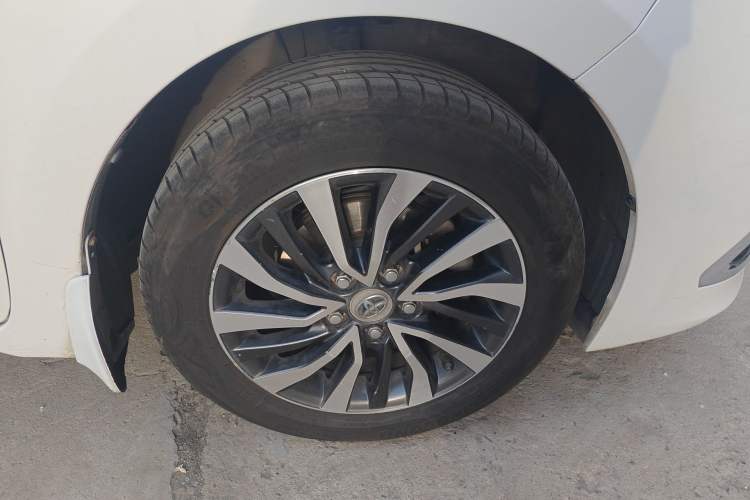 Used Toyota Corolla 2016 Dual-Engine 1.8L E-CVT Leading Edition Right Front Wheel Hub