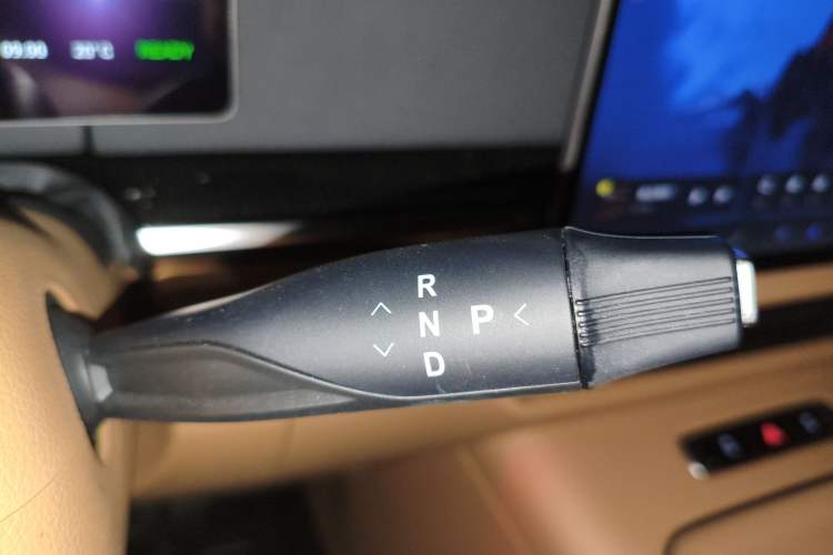 Used VOYAH Dream 2025 PHEV Four-Wheel-Drive Flagship Kunpeng Edition