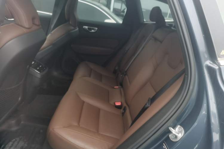 Used Volvo XC60 2023 B5 4x4 Smart Luxury Edition
