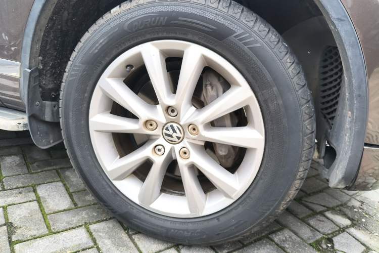 Used Volkswagen Touareg 2011 3.0 TSI High-End Version Right Front Wheel Hub