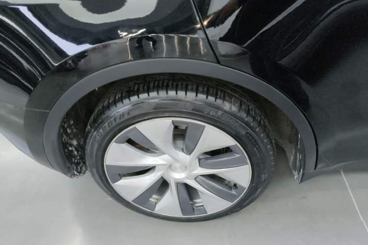 Used Tesla Model Y 2021 Long-Range All-Wheel-Drive Version 3D7