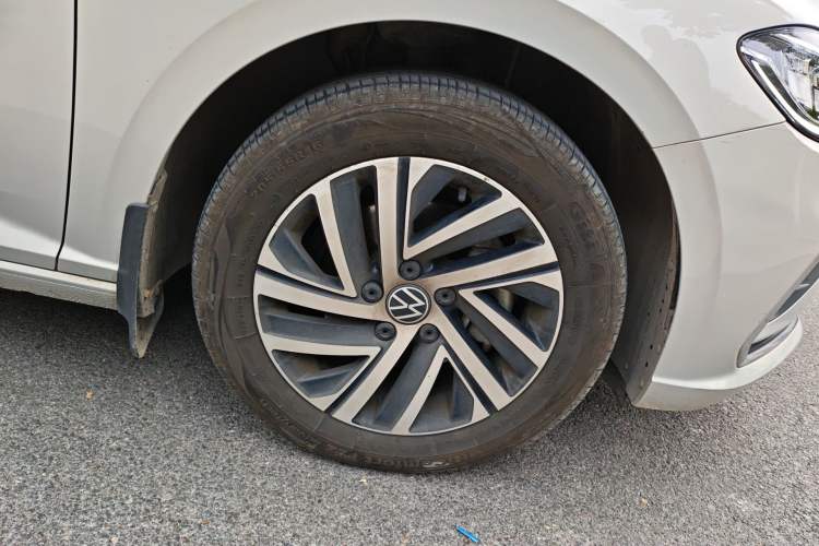 Used Volkswagen Lavida 2023 280TSI DSG Full-Comfort Edition Right Front Wheel Hub