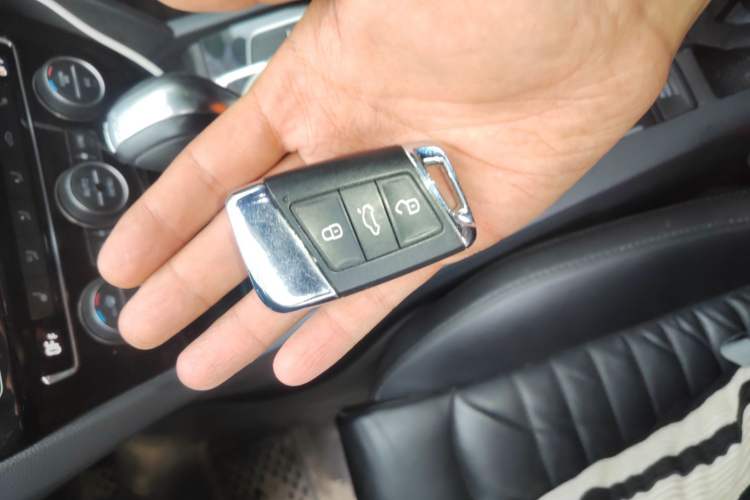 Used Volkswagen Magotan 2019 330TSI DSG Luxury Model China V Standard Vehicle Key