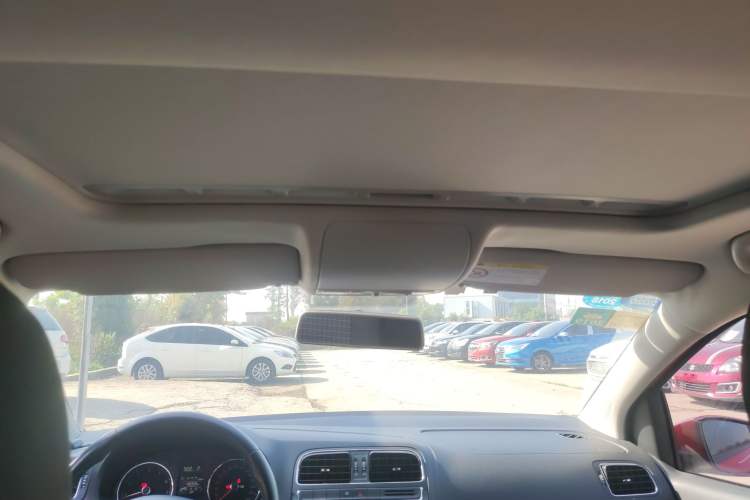 Used Volkswagen Polo 2016 1.6L Automatic Comfort Model
