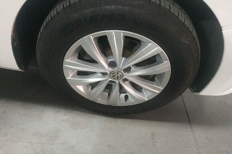 Used Volkswagen Bora 2016 1.6L Automatic Fashion Model Right Front Wheel Hub