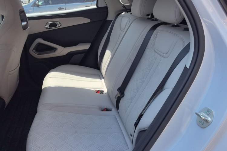 Used BYD Yuan UP 2025 Intelligent Driving Version 401 KM Dynamic Edition Left Rear Seat