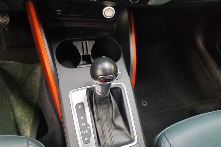 Used Audi Q2L 2018 35 TFSI Fashion Elegant Version China V Gear Lever