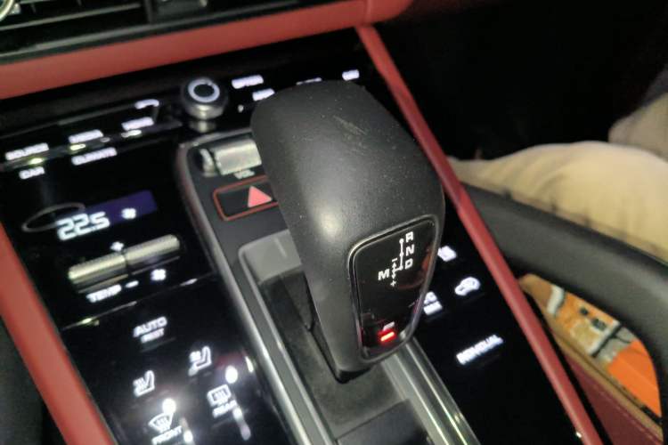 Used Porsche Cayenne 2023 Cayenne S 2.9T Platinum Edition Gear Lever